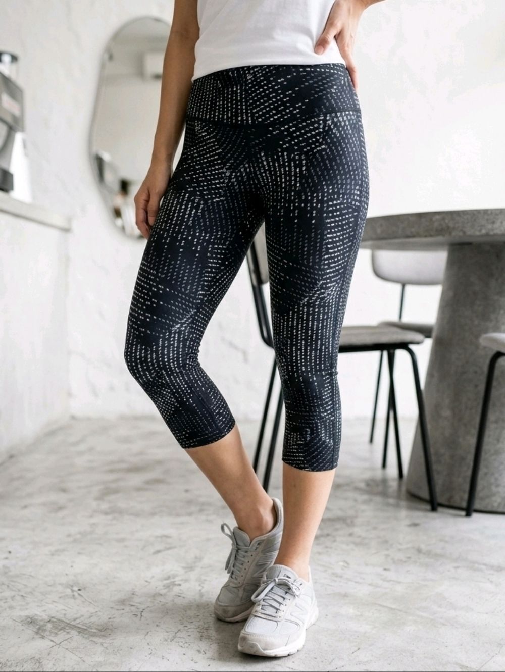 💜Gap Fit Black & White Print Cropped Athletic Pants Large